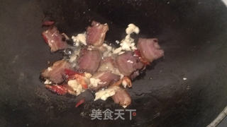 藜蒿炒腊肉的做法步骤:5