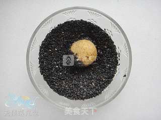 小麦胚芽芝麻球的做法步骤:7
