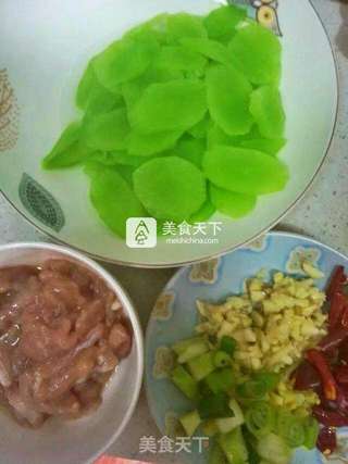 莴笋炒肉的做法步骤:4