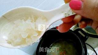 冰糖枸杞炖银耳的做法步骤：3