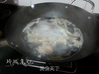 无花果雪梨煲猪展汤的做法步骤:2