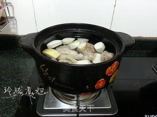 无花果雪梨煲猪展汤的做法步骤:5