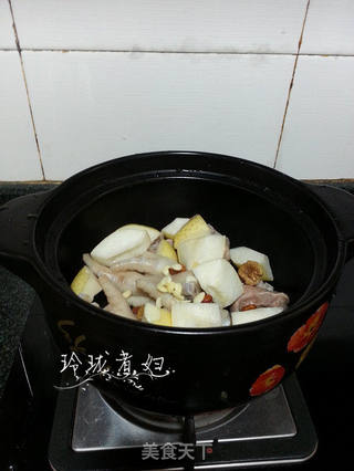 无花果雪梨煲猪展汤的做法步骤:4