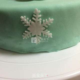 雪娃娃翻糖蛋糕的做法步骤:25