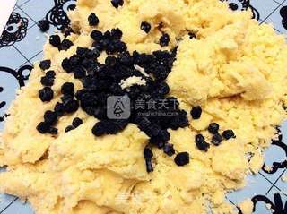 冻切片快手饼干之——蓝莓饼干by:普蓝高科蓝莓美食特约撰稿人的做法步骤:5