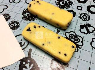 冻切片快手饼干之——蓝莓饼干by:普蓝高科蓝莓美食特约撰稿人的做法步骤:6