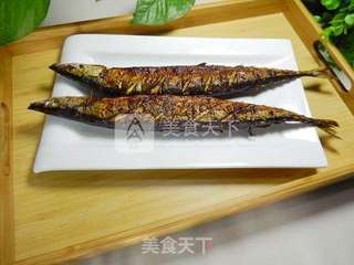 孜然烤秋刀鱼的做法步骤:7