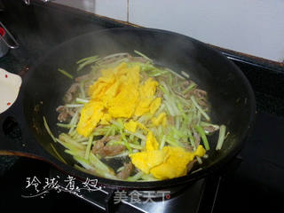  韭黄肉丝炒鸡蛋的做法步骤：5