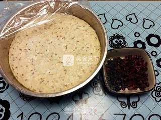 蓝莓蔓越莓亚麻籽面包by:普蓝高科蓝莓美食特约撰稿人的做法步骤:8