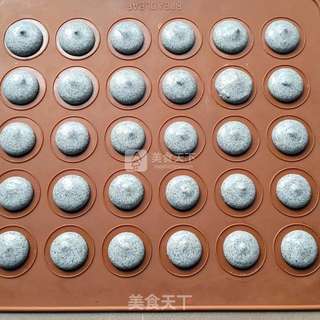 黑芝麻粉马卡龙的做法步骤:8