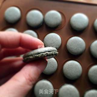 黑芝麻粉马卡龙的做法步骤:15