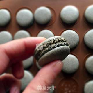 黑芝麻粉马卡龙的做法步骤:16