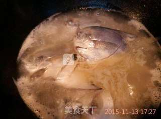 家常炖鲳鱼的做法步骤:5