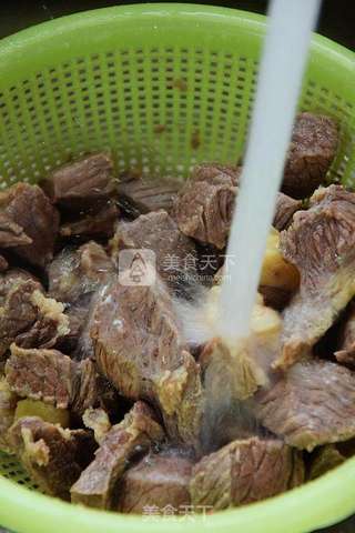 用咖喱温暖这个冬天【咖喱牛肉】的做法步骤:5
