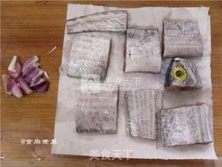 葱焗带鱼的做法步骤:2