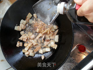 五花肉炒马蹄的做法步骤:4