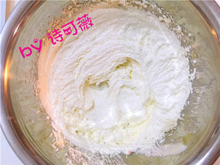 六寸磅蛋糕_翻糖打底蛋糕的做法步骤:3