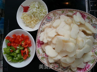 五花肉炒马蹄的做法步骤:2
