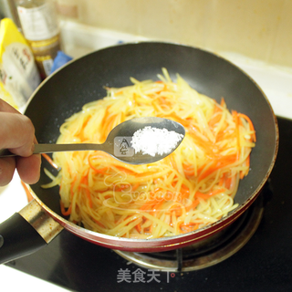 胡萝卜炒土豆丝的做法步骤:6