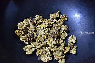 琥珀核桃的做法步骤:2