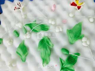 鸟语花香翻糖蛋糕(手工版)的做法步骤:12