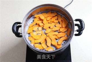 秋冬时令小甜品——奶香南瓜派的做法步骤:3