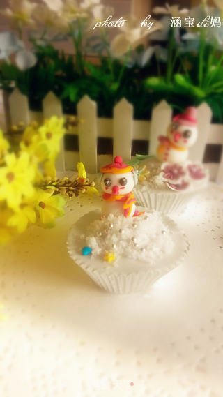 雪人翻糖杯子蛋糕的做法步骤:12