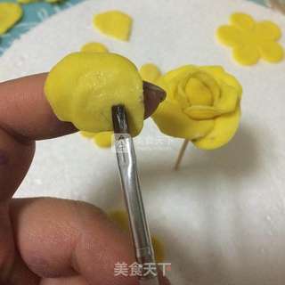 翻糖玫瑰花蛋糕的做法步骤:6