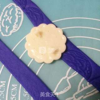 翻糖玫瑰花蛋糕的做法步骤:9