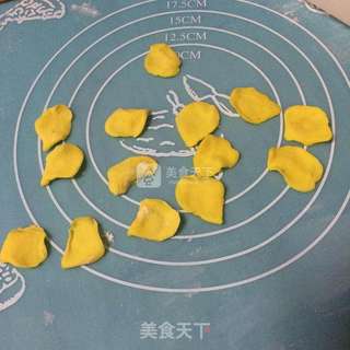 翻糖玫瑰花蛋糕的做法步骤:4