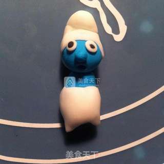 蓝精灵翻糖蛋糕的做法步骤:12