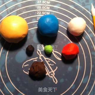 蓝精灵翻糖蛋糕的做法步骤:2