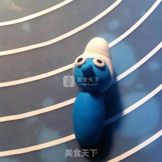 蓝精灵翻糖蛋糕的做法步骤:11