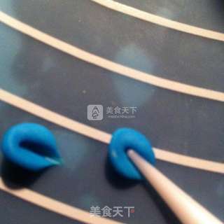 蓝精灵翻糖蛋糕的做法步骤:18