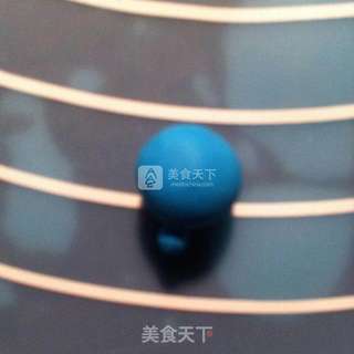 蓝精灵翻糖蛋糕的做法步骤:6