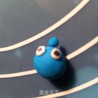 蓝精灵翻糖蛋糕的做法步骤:8