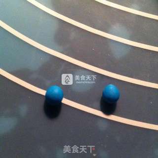 蓝精灵翻糖蛋糕的做法步骤:17