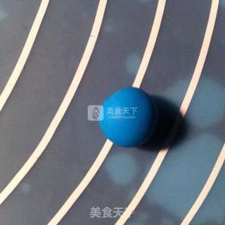 蓝精灵翻糖蛋糕的做法步骤:5