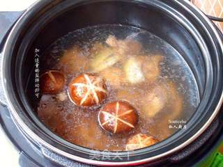 莲藕香菇鲜鸡汤的做法步骤:5