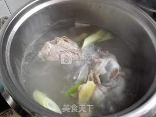 莲藕大骨汤的做法步骤:6