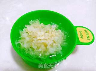 冰糖银耳雪梨糖水的做法步骤:2