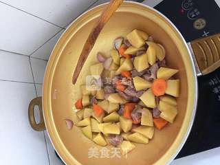 咖喱蔬菜牛肉饭的做法步骤:4