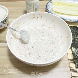 金枪鱼紫菜包饭(懒人版)的做法步骤:2