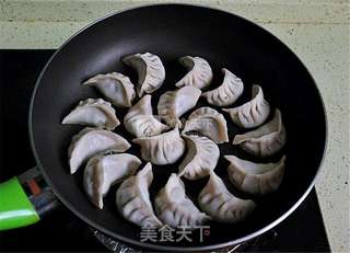 早餐来一锅香脆的生煎饺子的做法步骤:5