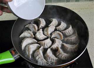 早餐来一锅香脆的生煎饺子的做法步骤:6