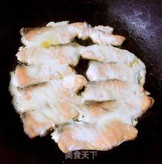 黑胡椒香煎三文鱼的做法步骤:7