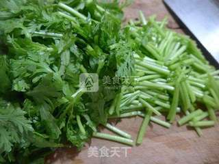腐竹炒茼蒿的做法步骤：3