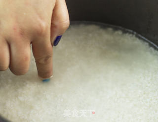 煲仔饭一厨作铸铁锅版的做法步骤:2