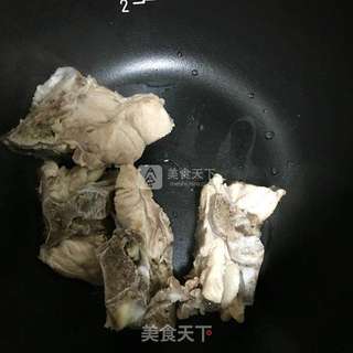 营养玉米排骨汤的做法步骤:2