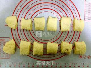 柔软椰蓉包的做法步骤:9